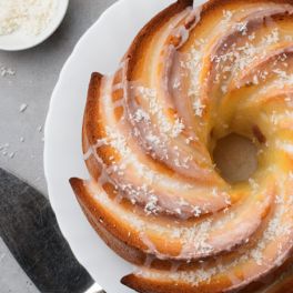 Bolo de coco húmido, uma sobremesa apetecível e deliciosa