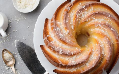 Bolo de coco húmido, uma sobremesa apetecível e deliciosa