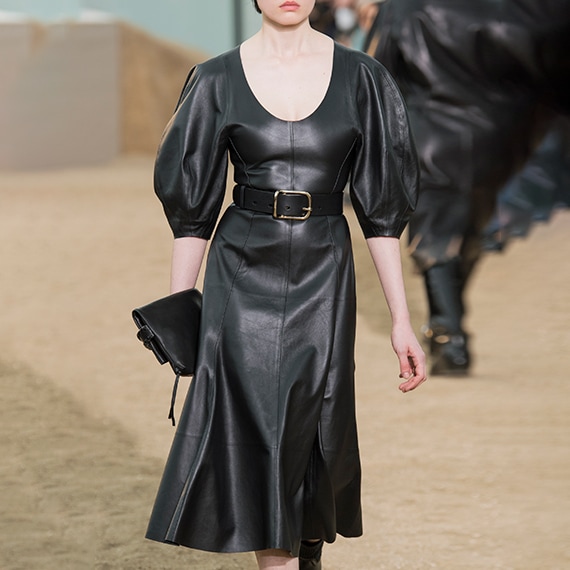 Vestidos em cabedal