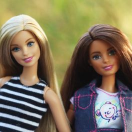 Barbie: o símbolo feminista que rompeu preconceitos e deu voz às mulheres