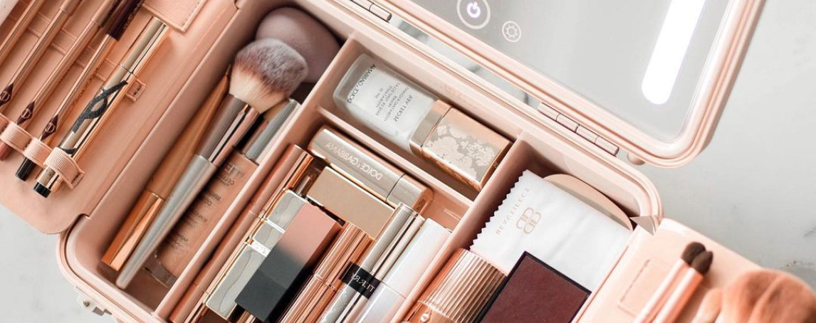 15 organizadores de maquilhagem para separar os seus produtos de beleza