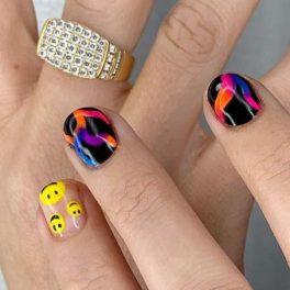 #BeautyCall. Detalhes florais ou emojis? Conheça as novas tendências de unhas