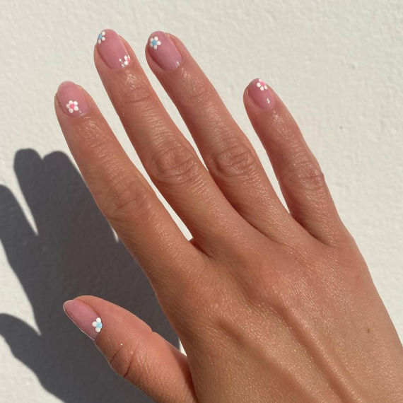 @hollyfalconenails