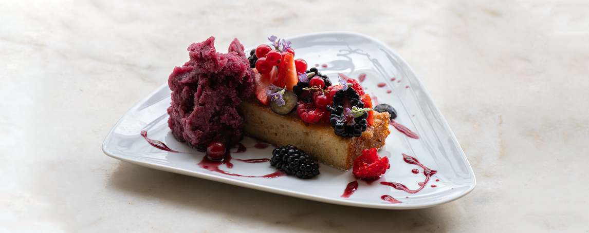Aprenda a fazer uma deliciosa rabanada de folar com sorvete de vinho tinto em casa