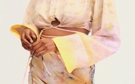 Sabia que é possível tingir a roupa com curcuma ou abacate?