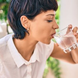 Dicas para combater a retenção de líquidos, segundo uma nutricionista