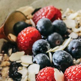 Procura um lanche saudável? Experimente bulgur e quinoa doce (sem açúcar)