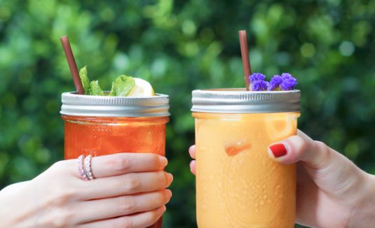 3 receitas de ch&aacute; frio para se manter fresca e hidratada no ver&atilde;o