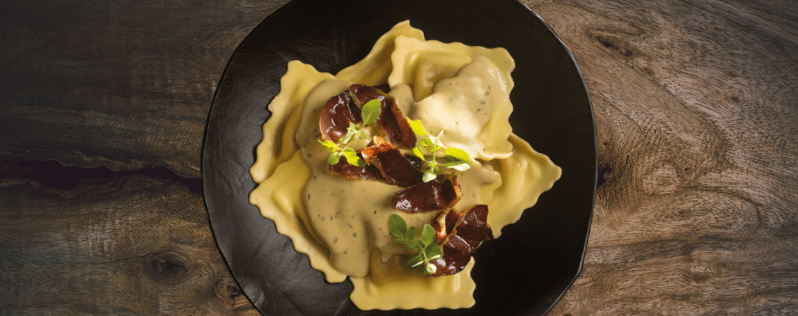 Ravioli: experimente esta receita com molho foie e presunto de pato