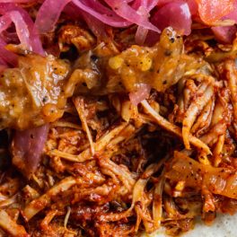 Viaje até ao México sem sair de casa: faça cochinita pibil