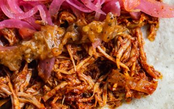 Viaje at&eacute; ao M&eacute;xico sem sair de casa: fa&ccedil;a cochinita pibil