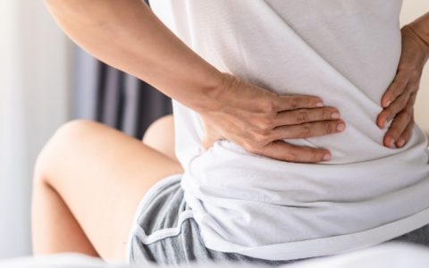 Espondilartrite axial: as dores persistentes nas costas podem significar algo mais grave