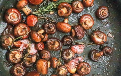 Pica-pau de cogumelos e vinho do Porto: um petisco invulgar, mas delicioso