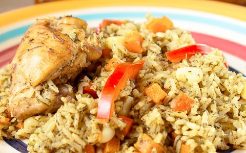Arroz chaufa com frango: a receita exótica que deve experimentar