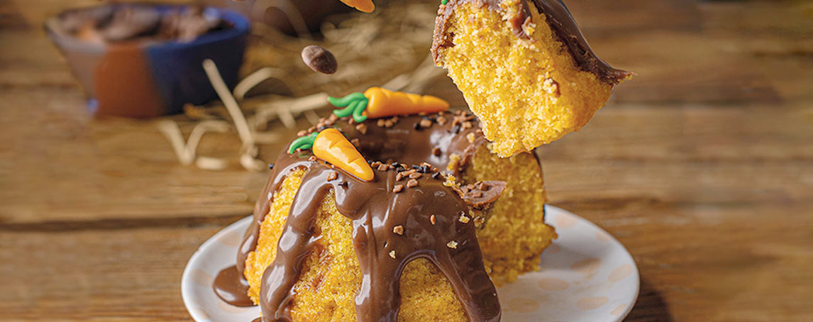 Bolo de cenoura com brigadeiro de chocolate belga para um lanche divinal