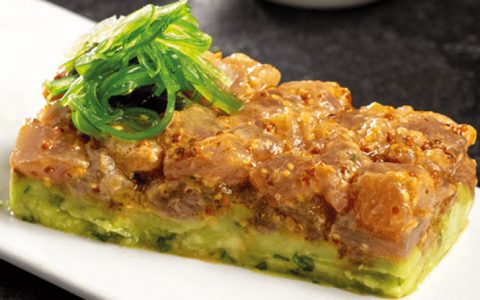 Aprenda a fazer um tártaro de atum com abacate e molho soja
