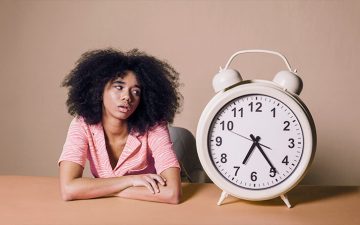 Como a mudança de horário afeta o sono (e 6 dicas para dormir melhor)