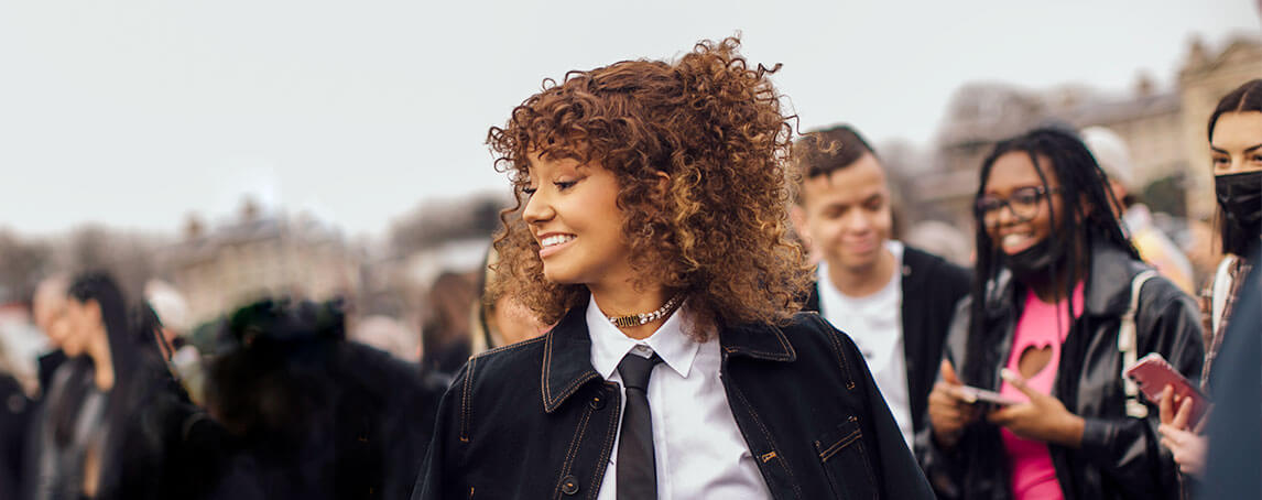 Ideias de cortes de cabelo encaracolado para uma mudança irreverente