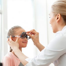 Os ecrãs fazem mal aos olhos? 7 perguntas a fazer sobre oftalmologia pediátrica