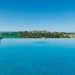 14 piscinas de hotéis que estão abertas a não hóspedes