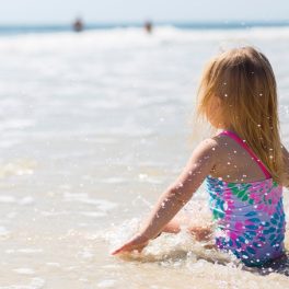 Vai de férias com o seu bebé? Saiba o que tem mesmo de levar na mala