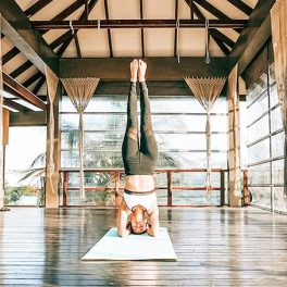 Crónica. Posturas invertidas no yoga (Viparita Sthiti)