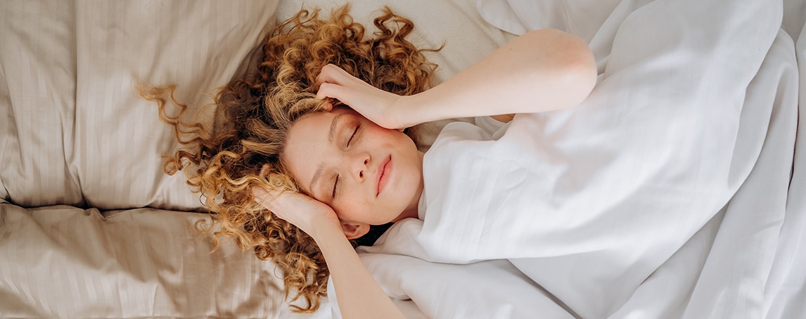 6 dicas para evitar a queda de cabelo enquanto dorme