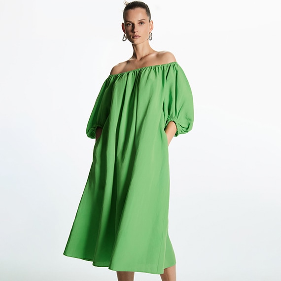 Vestido com mangas em balão