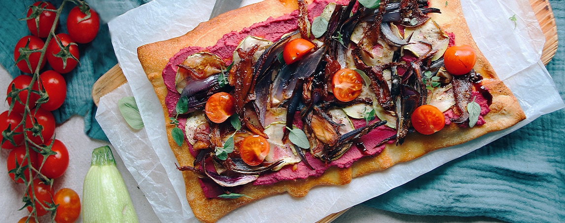 Pizza de húmus para um jantar improvisado