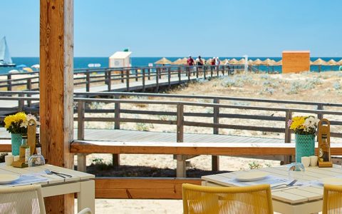 10 restaurantes de praia a experimentar este verão