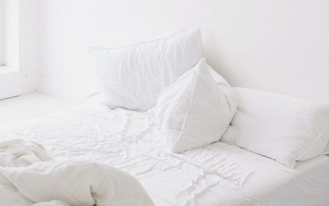 Não sabe quantas vezes deve trocar os lençóis da cama? Descubra aqui
