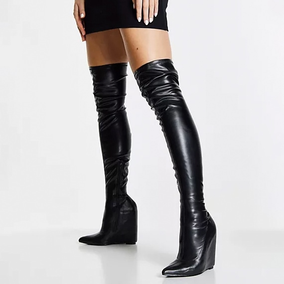 Botas com salto de cunha