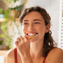 Sabia que é possível ser mais sustentável enquanto lava os dentes?