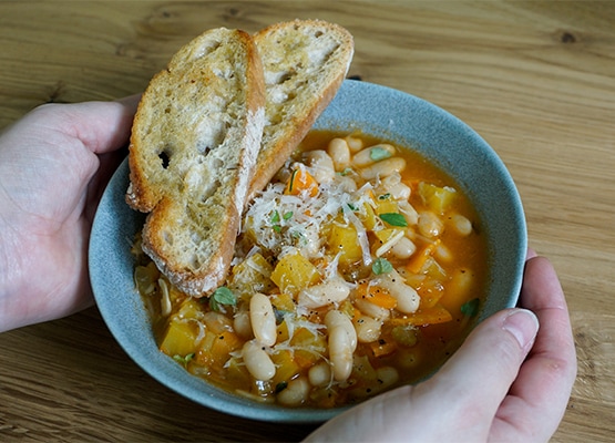 Estufado de feijão branco e parmesão