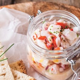 Ceviche de corvina com tomate e cebolinho