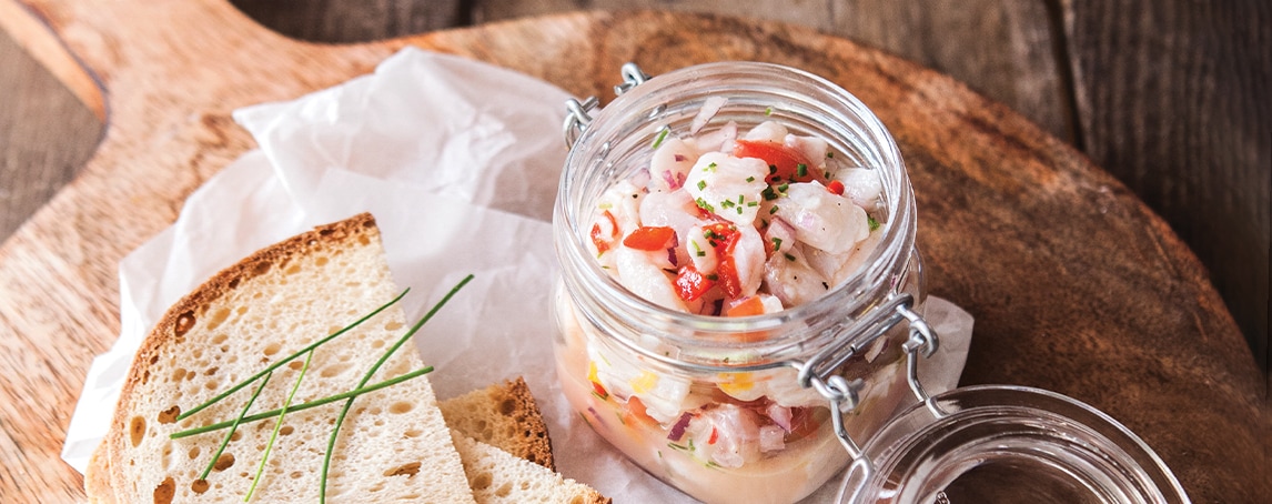 Ceviche de corvina com tomate e cebolinho