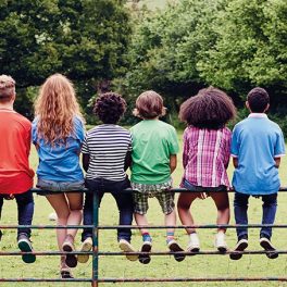 Como educar os filhos para que sejam honestos, generosos e respeitosos