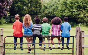 Como educar os filhos para que sejam honestos, generosos e respeitosos