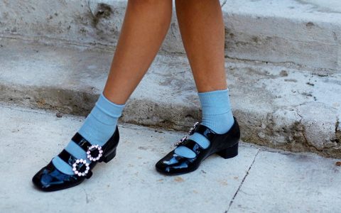 Sapatos rasos para levar a casamentos (e não ter dores nos pés)