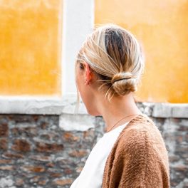 O seu cabelo anda mais oleoso que o normal? Pode ser da menstruação