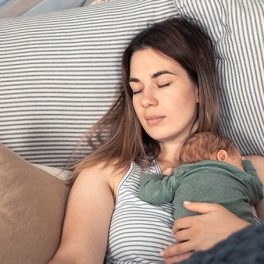 Truques que todas as novas mães precisam de saber para dormir melhor