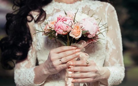 17 ideias de unhas perfeitas para todos os tipos de noivas
