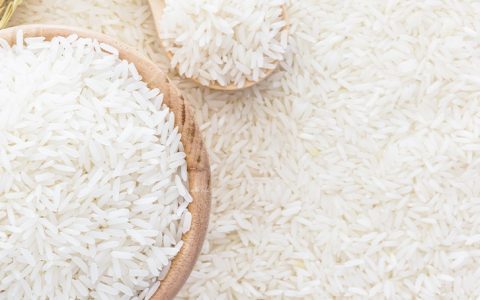 Como fazer arroz simples (mas saboroso)