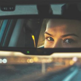 Crónica. Olhar pelo espelho retrovisor