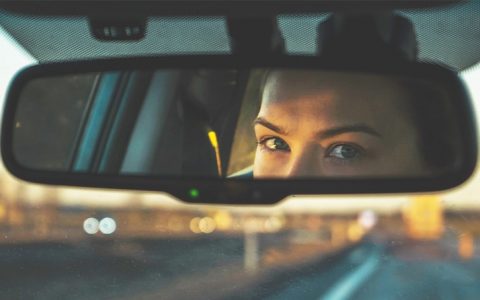 Crónica. Olhar pelo espelho retrovisor
