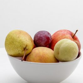 Como afastar as moscas da fruta de 4 formas simples e eficazes