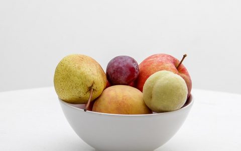 Como afastar as moscas da fruta de 4 formas simples e eficazes