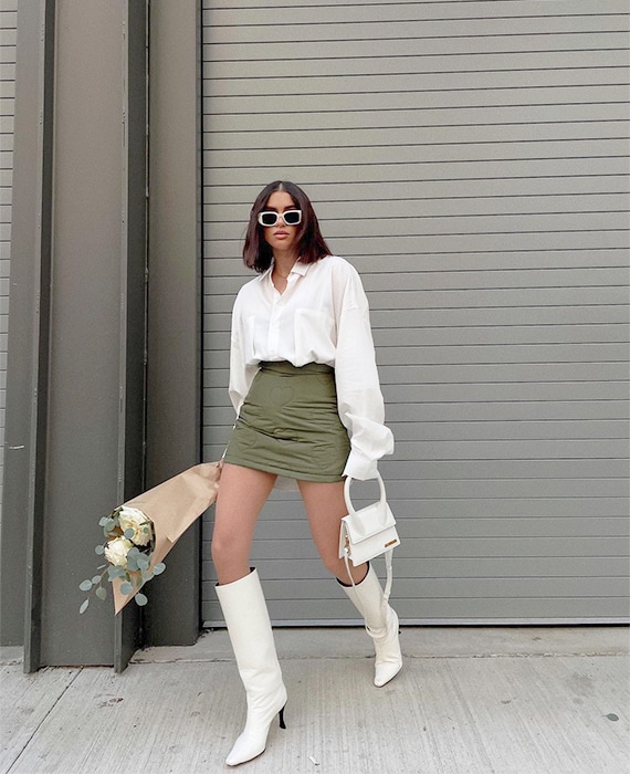 looks com botas brancas saia camisa