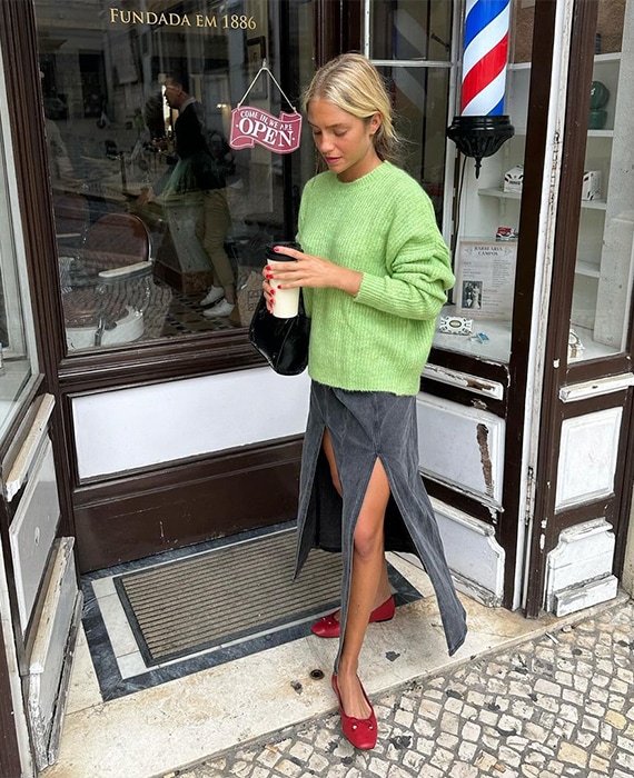 sabrinas vermelhas look saia de ganga camisola de malha
