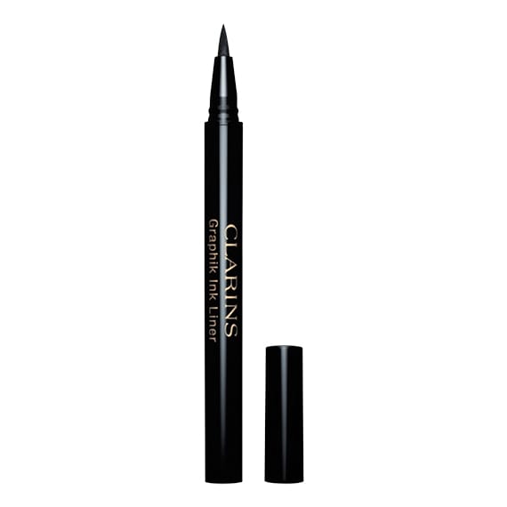 maquilhagem gótica eyeliner gráfico em caneta